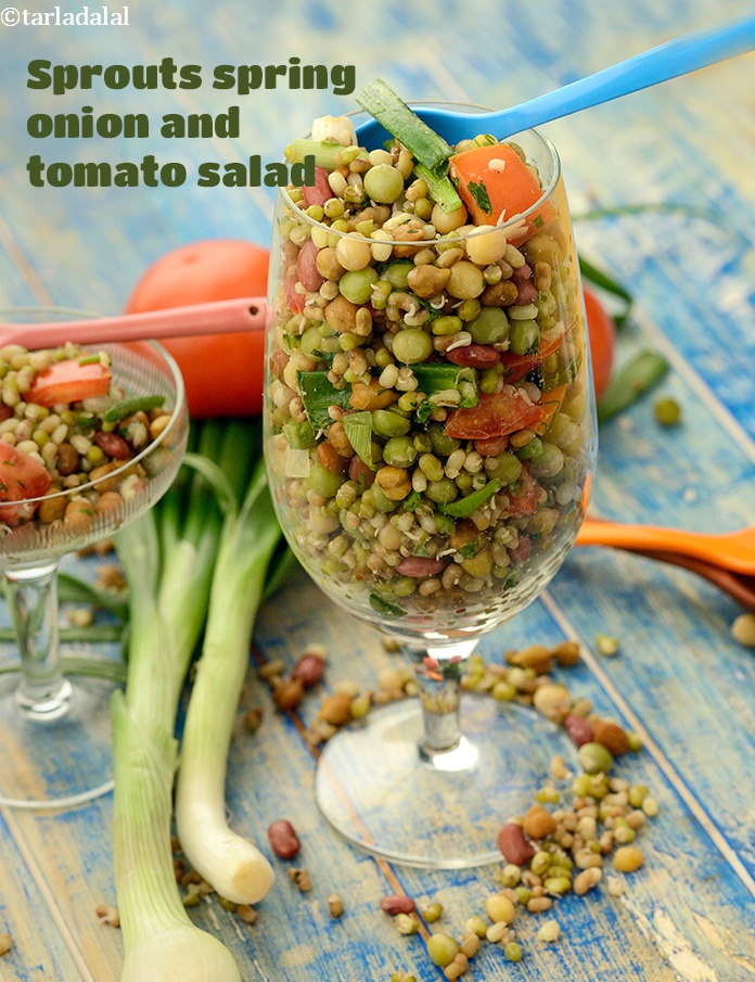 स्प्राउट्स हरे प्याज और टमाटर का सलाद की रेसिपी | स्प्राउट्स सलाद | sprouts spring onion and tomato salad in hindi.
