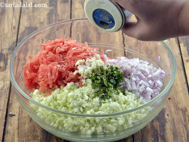 Step 7 – <p>Add the salt and pepper to the vegetables. Salt releases the water from the vegetables …