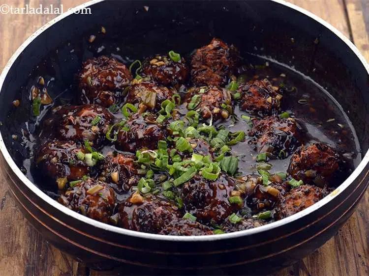 Step 28 – <p>Garnish the&nbsp;<strong>vegetable manchurian | Chinese vegetable manchurian | Indo Chinese veg manchurian |&nbsp;</strong>&nbsp;with spring onion …