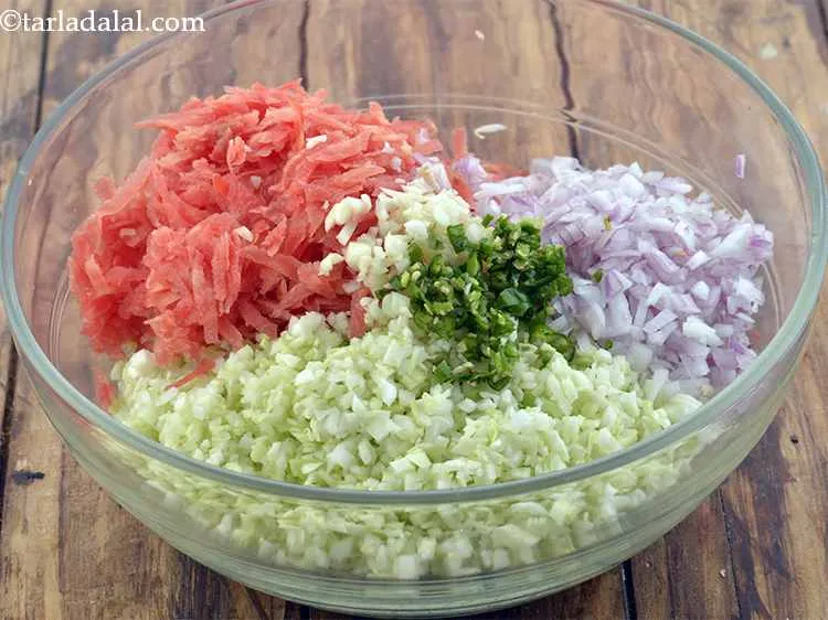 Step 6 – <p>Also add the finely chopped green chillies to the bowl.</p>
