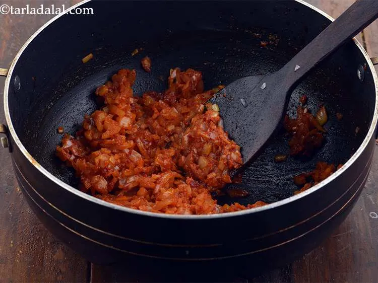 Step 11 – <p>Now add the capsicum and sauté for 1 more minute.</p>