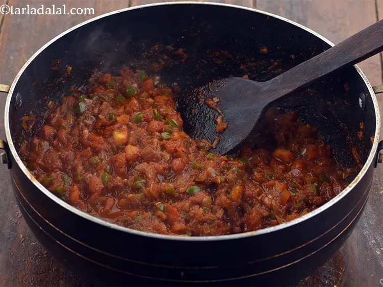 Step 17 – <p>Mix well and cook for another 2 minutes till the masalas release their flavour.</p>