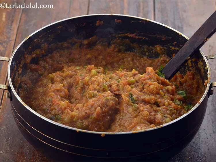 Step 23 – <p>Mix well and cook till the flavour of the coriander gets incorporated into the Bhaji. …