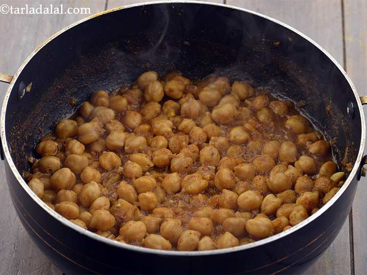 Step 28 – <p>Mix well and cook on a medium flame for 5 to 7 minutes, stir it …