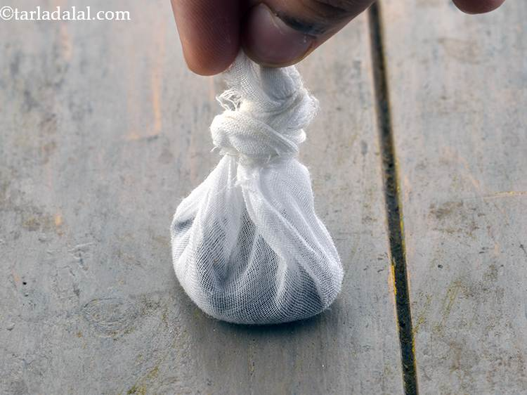 Step 6 – <p>And tie it tightly. Keep aside.</p>