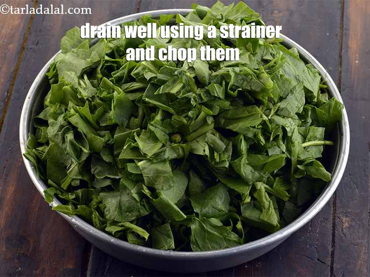 Step 4 – <p>Now place the spinach on a clean, dry surface and chop it. You will get …