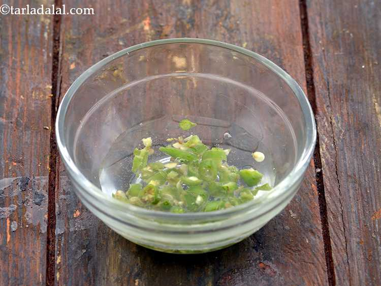 Step 22 – <p>Add 1 tsp finely chopped green chillies.</p>