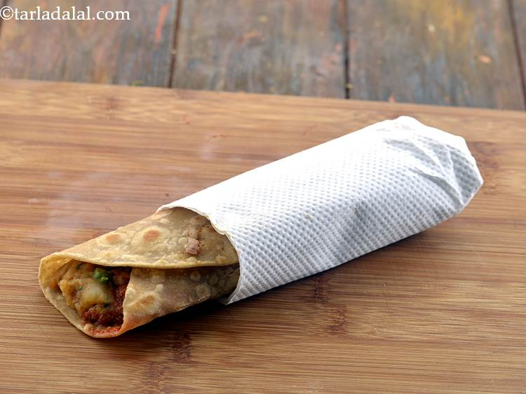 Step 35 – <p>Wrap a tissue paper or aluminium foil around the&nbsp;frankie&nbsp;to seal it and to be able …