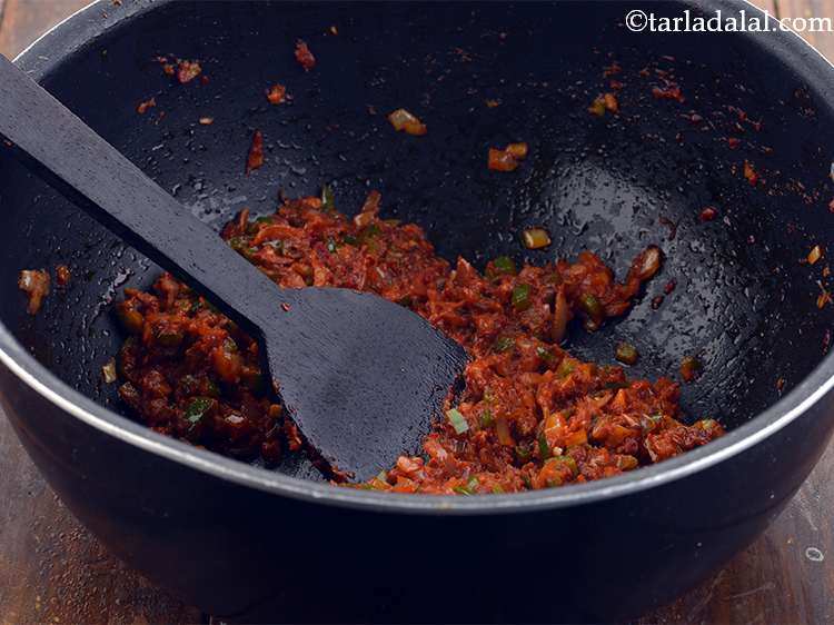 Step 16 – <p>Now add the capsicum and sauté for 1 more minute.</p>