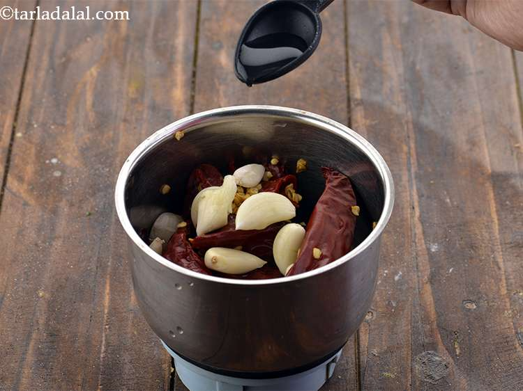 Step 9 – <p>Add around 2 tsp of water. This helps in blending the mixture with ease.</p>