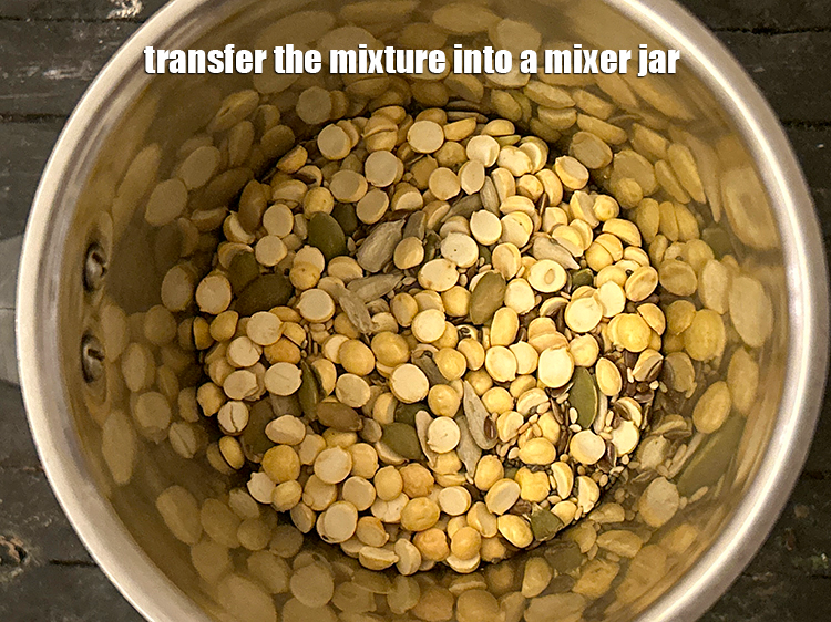 Step 10 – <p>Transfer the mixture into a mixer jar.</p>