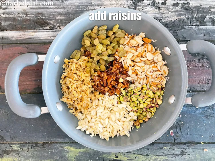 Step 18 – Add&nbsp;<meta charset="UTF-8" />1/3 cup&nbsp;<a href="glossary-raisins-kishmish-kismis-597i">raisins (kismis)</a>.