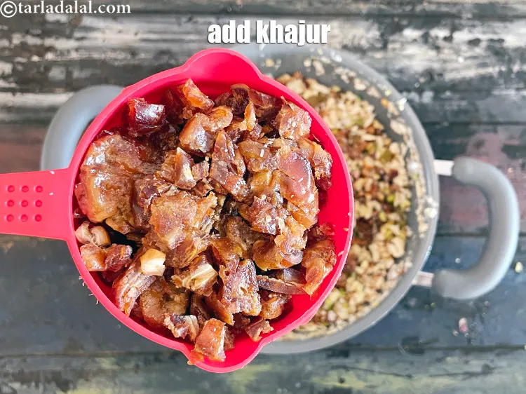 Step 19 – <span style="font-family:Arial,sans-serif">Add&nbsp;1 cup chopped&nbsp;<a href="https://www.tarladalal.com/glossary-deseeded-dates-2672i"><span style="color:blue">deseeded dates (khajur)</span></a>. See above on how to chop&nbsp;dates.&nbsp;</span>