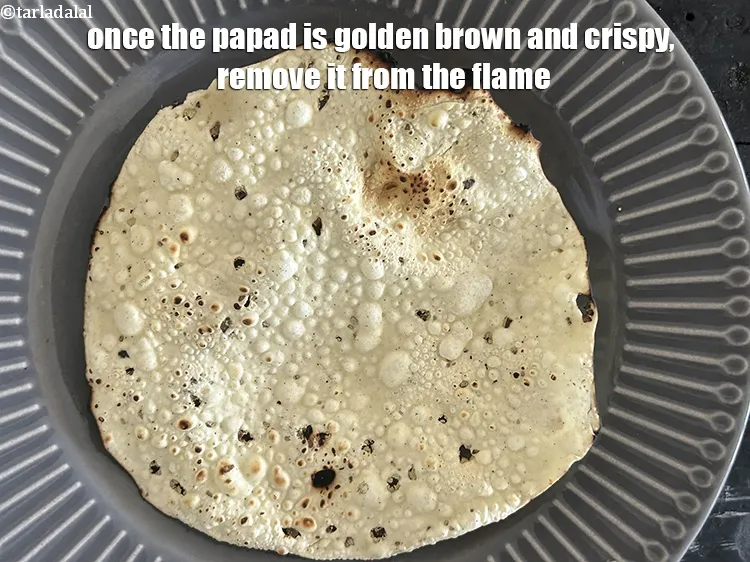 Step 12 – <meta charset="UTF-8" />Once the papad is golden brown and crispy,&nbsp;remove it from the flame.