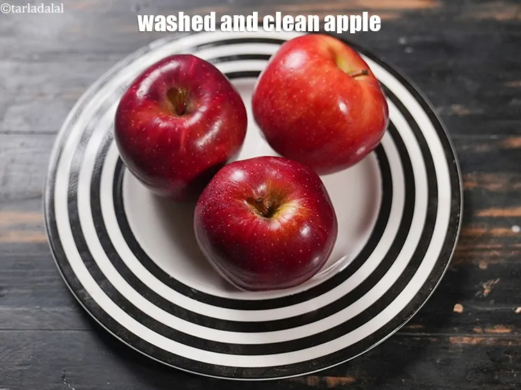 Step 13 – <meta charset="UTF-8" />Washed and clean apples.&nbsp;<br /> &nbsp;