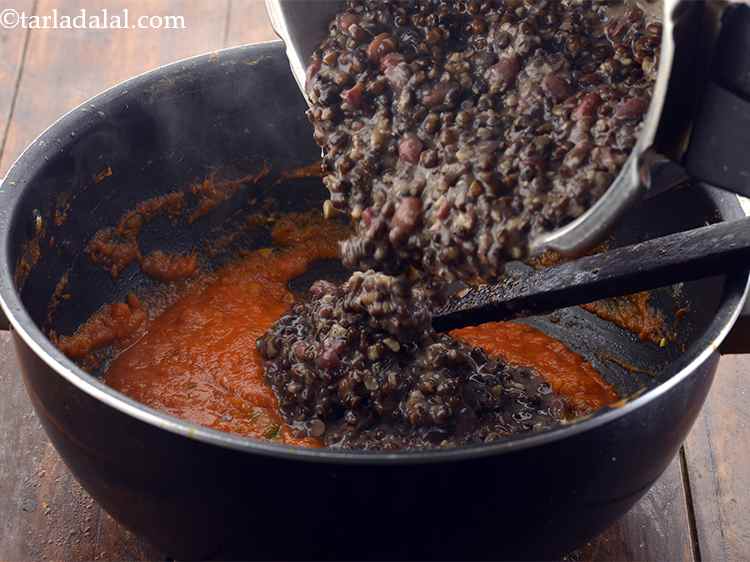 Step 24 – <p>Now to this mixture add the pressure cooked black dal and rajma.&nbsp;</p>