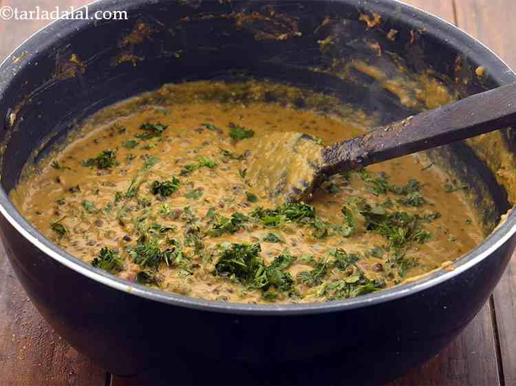 Step 29 – <p>Garnish with coriander. To make it a <strong>dhaba-style dal makhani</strong>, a final touch by giving …