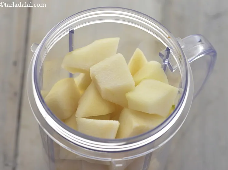 स्टेप 6 – <strong>ताजा नाशपाती का जूस</strong> बनाने के लिए, पूरी तरह से …