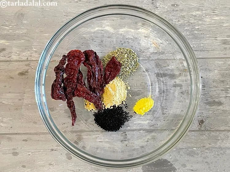 Step 25 – <meta charset="UTF-8" />Add 7&nbsp;<a href="glossary-whole-dry-kashmiri-red-chillies-kashmiri-mirch-kashmiri-lal-mirch-332i">whole dry kashmiri red chillies</a>.