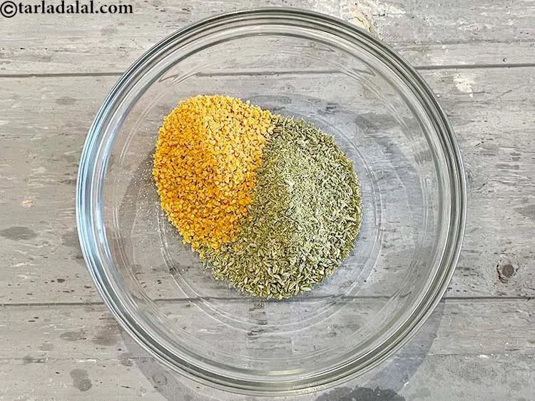 Step 17 – Add&nbsp;<meta charset="UTF-8" />2 tbsp&nbsp;<a href="glossary-split-mustard-seeds-rai-na-kuria-rai-kuria-527i">split mustard seeds (rai na kuria)</a>.