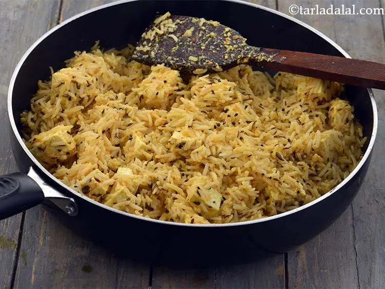 Step 28 – Cook&nbsp;<strong>achari paneer pulao&nbsp;</strong>on a medium flame for 1 to 2 minutes, while stirring it in …