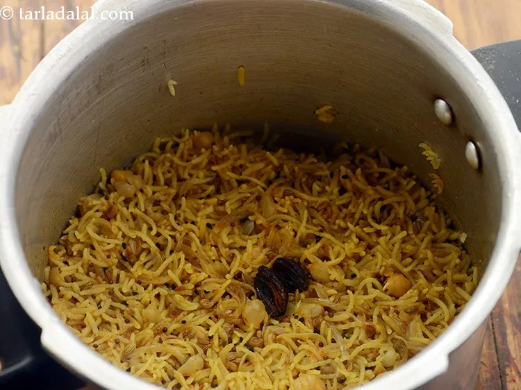 स्टेप 26 – ढक्कन खोलने से पहले भाप को निकलने दें।