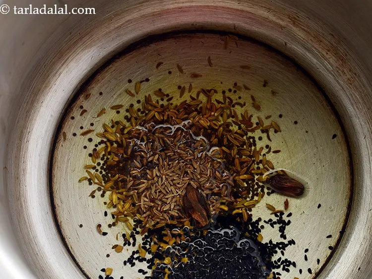 स्टेप 11 – जीरा डालें।