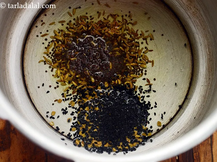 स्टेप 9 – कलोंजी डालें।