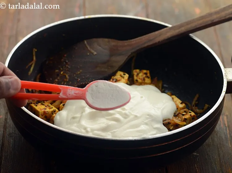 स्टेप 16 – मैदा डालें। वैकल्पिक रूप से, आप बेसन भी डाल सकते …