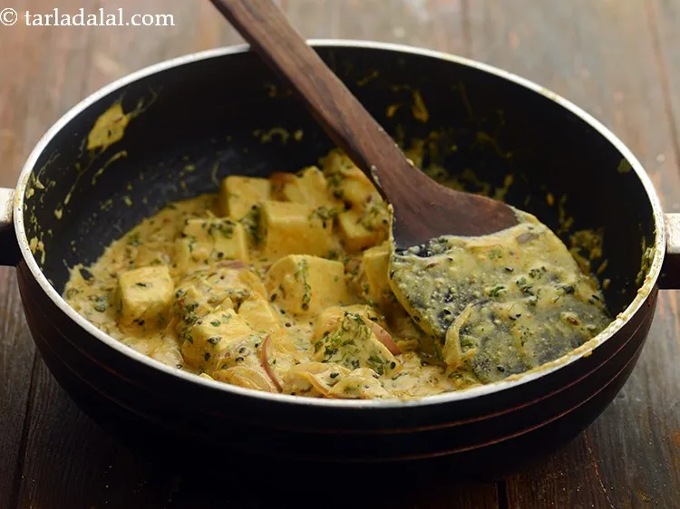 स्टेप 19 – नमक डालें और <strong>अचारी पनीर</strong> को | <strong>पंजाबी अचारी पनीर …