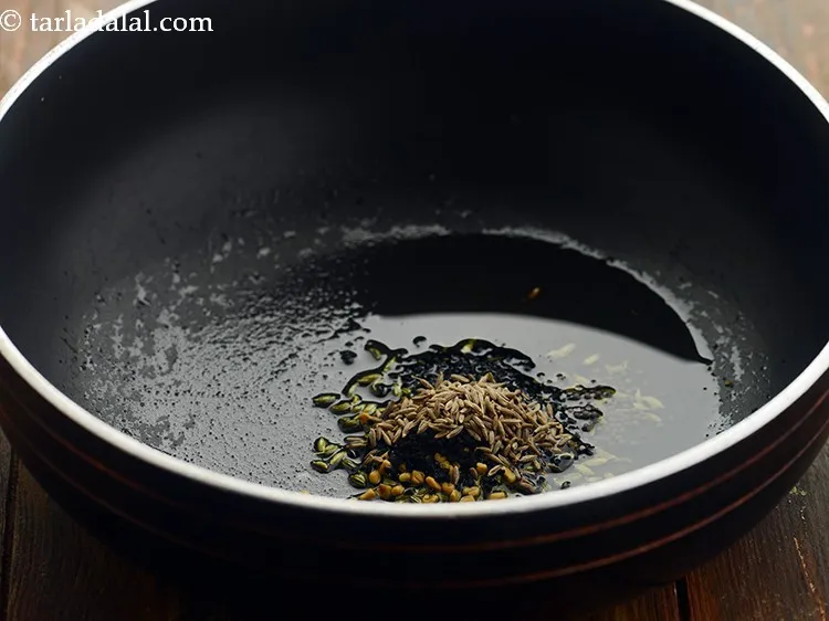 स्टेप 6 – जीरा डालें। &nbsp;