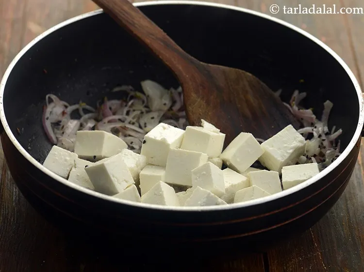 स्टेप 10 – पनीर डालें। आप स्थानीय डेयरी या सुपरमार्केट से ताजे या …