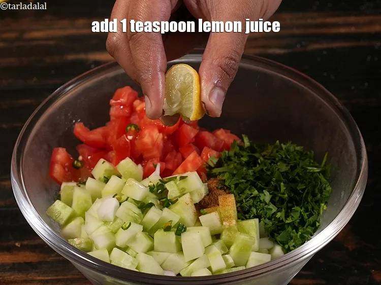 स्टेप 20 – १ टी-स्पून <a href=""https://www.tarladalal.com/glossary-lemon-juice-numbi-ka-ras-nimbu-ka-juice-hindi-471i"">नींबू का रस</a> डालें।