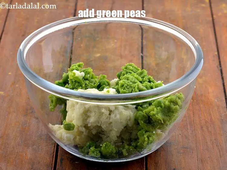 Step 4 – Now, add the green peas.