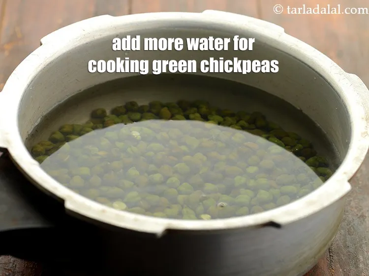 Step 8 – Add more water for cooking green chickpeas for&nbsp;<strong>hare chane ki chaat</strong>.