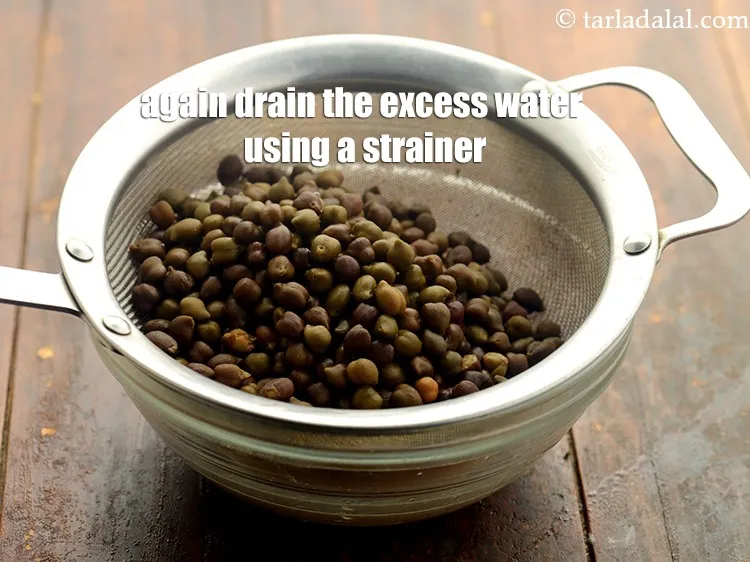 Step 11 – Again drain the excess water using a strainer. Keep the cooked green chickpeas aside.