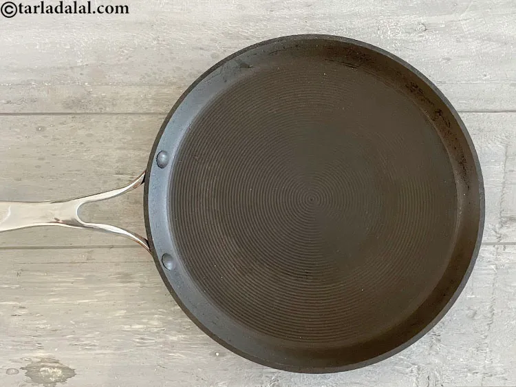 Step 18 – <meta charset="UTF-8" /> Heat a non-stick tava (griddle).