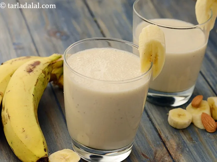 Step 9 – Serve&nbsp;<b><span style="font-size: 12pt; font-family: &quot;Kohinoor Devanagari Regular&quot;;">almond banana smoothie&nbsp;|&nbsp;healthy almond banana smoothie&nbsp;|&nbsp;almond banana drink with …
