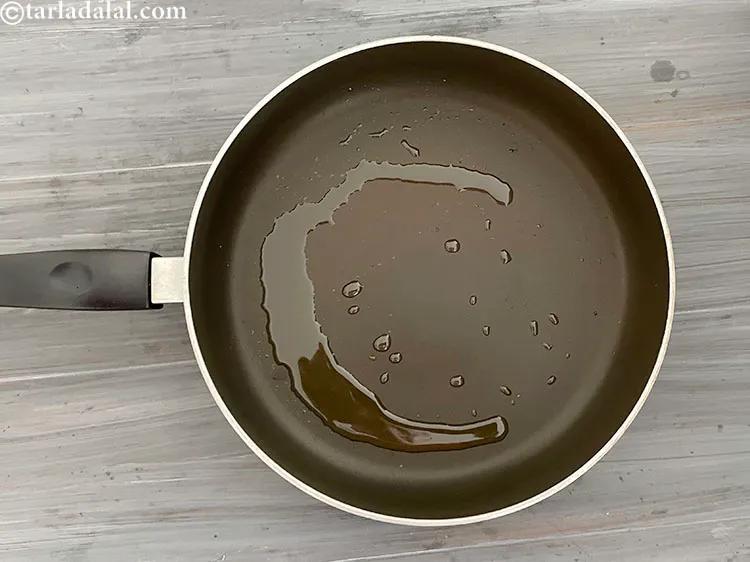 स्टेप 3 – <strong>आलू मटर चाट</strong> बनाने के लिए | <strong>आलू हरे मटर …