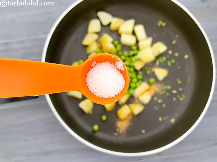 स्टेप 10 – स्वादानुसार नमक डालें।