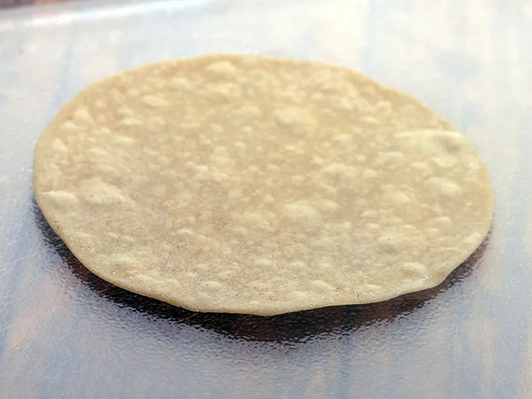 Step 29 – <p>To assemble&nbsp;<strong>aloo paneer roll recipe | aloo paneer frankie | potato paneer wrap |</strong>&nbsp;place 1 …