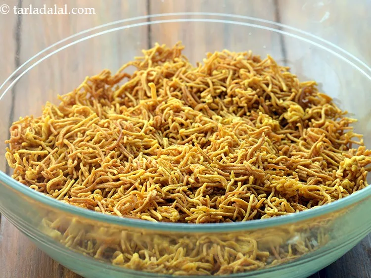 Step 51 – Break <strong>aloo bhujia recipe | crunchy aloo sev | aloo bhujia namkeen | potato sev …