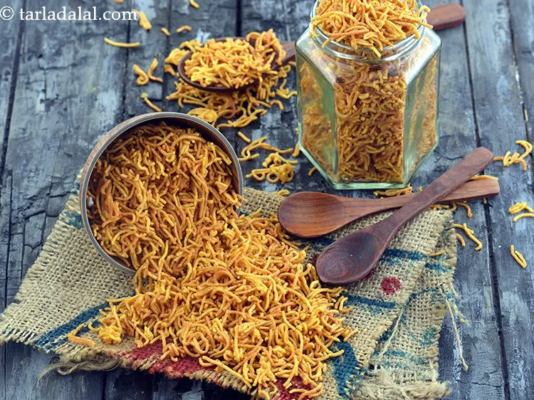 Step 52 – Serve <strong>aloo bhujia recipe | crunchy aloo sev | aloo bhujia namkeen | potato sev …