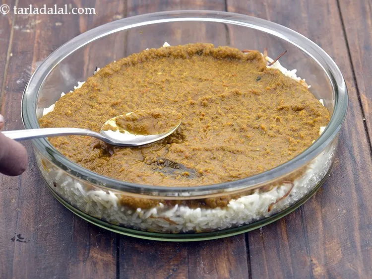 Step 66 – Pour the gravy over it and spread it evenly.