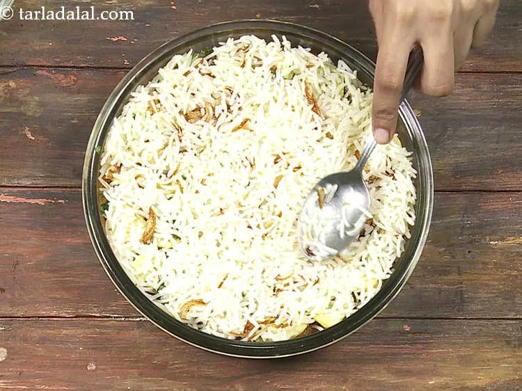 Step 70 – Put the remaining rice mixture and spread it evenly.