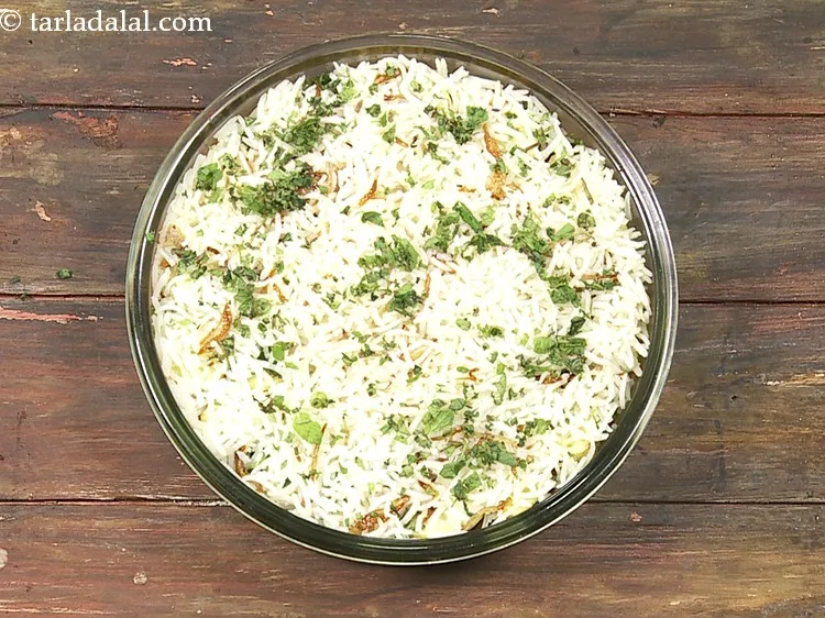 Step 71 – Finally sprinkle again with 1 tbsp&nbsp;finely&nbsp;<a href="https://www.tarladalal.com/glossary-chopped-mint-788i">chopped mint leaves (phudina)</a>.