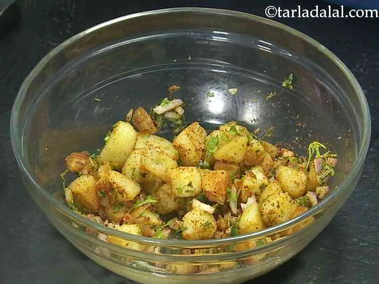 Step 4 – Now add the chilli powder, salt and toss well. Keep aside. Adjust the spice level …