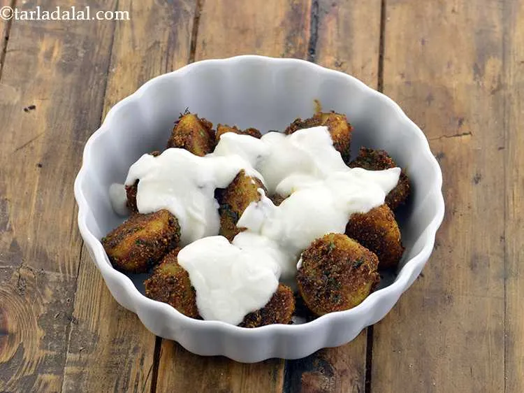 Step 22 – Top it with &frac14; cup whisked curd. You can add more curd if you like.&nbsp;