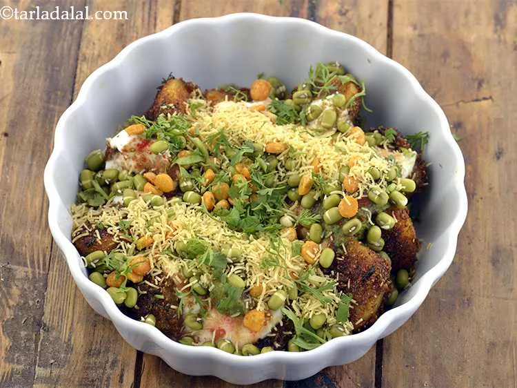 Step 29 – Garnish the <strong>aloo chaat</strong> with coriander.
