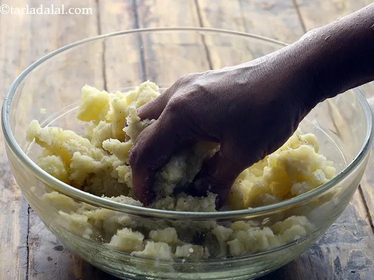 Step 7 – Mix well and our potato mixture is ready.
